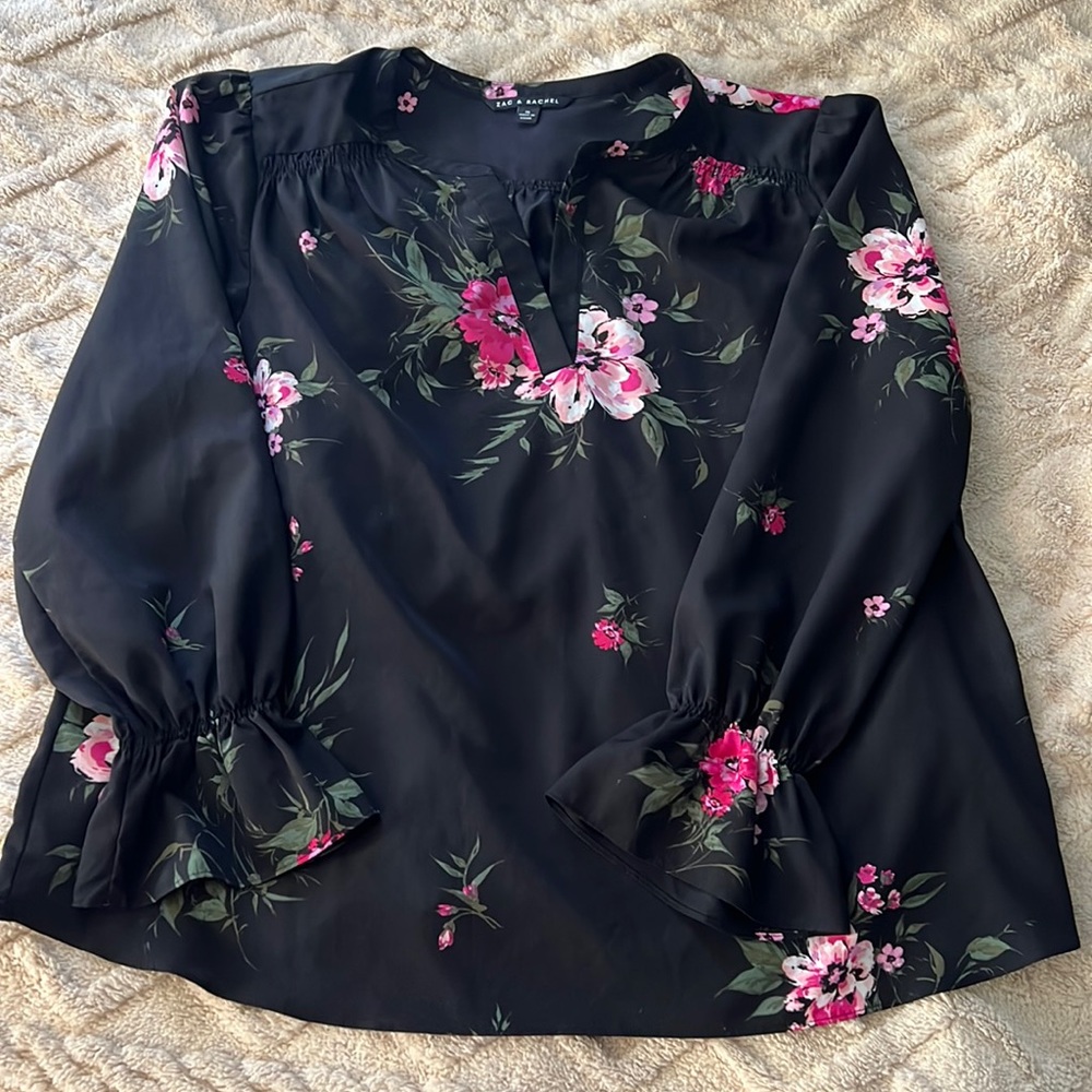 Cute flowy top!
